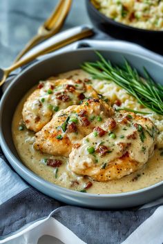 Best Smothered Chicken Recipe, Birthday Preparation, New Chicken Recipes, Mushrooms And Onions, Southern Comfort Food, Fancy Dinner Recipes