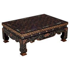 20th c., a finely crafted Baker Furniture coffee table inspired by Chinese design elements. The table has a low profile, with a rectangular top, and is ornately decorated with detailed hand-painted motifs. The top surface features a grid-like pattern with repeating geometric motifs, framed with gold accents and intricate floral designs in the corners. A Greek key pattern borders the top edge, adding to the neoclassical influence. The apron and legs of the table are adorned with swirling floral m Chinoiserie Coffee Table, French Coffee Table, Leather Coffee Table, Chippendale Chairs, Furniture Coffee Table, Lacquer Paint, British Furniture, Chinese Furniture, Greek Key Pattern