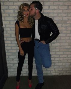 Grease Couple Costumes, Meme Costume, Unique Couple Halloween Costumes, Danny Zuko, Great Halloween Costumes, Halloween Coustumes, Couple Costumes