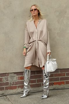 Metallic Shoes Outfit, Ny Street Style, Street Style Ideas, Outfit 2023, Boots Outfits, Venice Film Festival