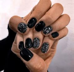 December Nails Black, Mismatched Nails, December Nails, Work Nails, Get Nails, Neutral Nails, Dream Nails, Cute Nail Designs