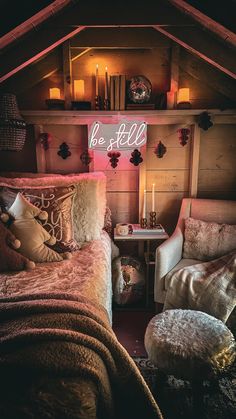 Christmas Cozy in the She Shed - Simple Cozy Charm She Shack Ideas, Small She Shed Interior Ideas, Small She Shed Interiors, Cozy She Shed, Shed Bedroom Ideas, Small Shed Ideas