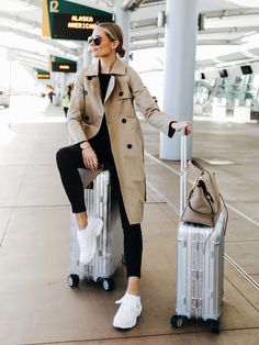 My Go-To Travel Style | Fashion Jackson Jackson Airport, Outfit Trench, Rimowa Luggage, Reebok Aztrek, Airport Travel Outfits, Fashion Travel Outfit, Trench Coat Outfit, Airport Travel, Outfit Chic