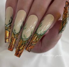 Green Gold Acrylic Nails, Nail Ideas Green And Gold, Elven Nails, Greek Mythology Nails, Goddess Nails Designs, Vine Nails, Greek Goddess Nails, Aphrodite Nails, Earthy Nails Acrylic