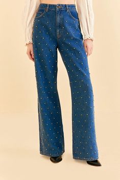 Baggy Beaded Jeans Beaded Jeans, Bedazzled Jeans, Denim Ideas, Jeans Diy, Warm Spring, Farm Rio, Designer Jeans, Baggy Jeans, Level Up