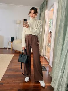 How To Style Leather Pants, Business Fits, French Trip, Looks Pinterest, Work Fits, Business Casual Outfits For Work, Iconic Fashion, Mode Casual, Fall Outfits For Work