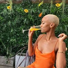 Big Chop Hairstyles, Hairstyles For Summer, Short Shaved Hairstyles, Shaved Hair Designs, Natural Hair Short Cuts, Bald Girl, Bald Hair, I Wish I Was