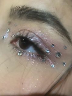 rhinestones glitter cute elegant Aesthetic Rhinestone Makeup, Y2k Gem Makeup, Makeup Ideas With Rhinestones, Simple Righnstone Makeup, Star Rhinestone Makeup, Makeup Rhinestones, Gem Eye Makeup, Makeup With Rhinestones