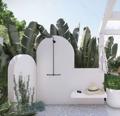 From rustic to modern, lush to minimalist, these ideas will leave you inspired and refreshed. Keep reading to decide which outdoor shower(s) you want to recreate in your own backyard. Pool Shower, Outdoor Bathrooms, Casa Exterior, Design Exterior, Outdoor Shower, Backyard Pool, Outdoor Design