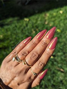 A fun, fall twist on the classic Glazed Donut Nails.  You know these nails -- you've seen them on Instagram, you've seen them on Hailey Bieber, now it's time to see them on you, this time in burgundy! A beautiful throwback to the early 2000s with a burgundy base covered in a pearly/golden chrome powder.  A classic! Looking for a great gift? Choose a set of 24 - no sizing kit required! All nails are designed and hand painted with high quality gel polish and products. Shapes shown are for demonstr Hailey Bieber Doughnut Nails, Coloured Glazed Nails, Golden Fall Nails, Pearly Red Nails, Chrome Nails Holiday, Red Glazed Donut Nails, Red Glazed Nails, Cranberry Nails, Glazed Donut Nails