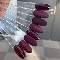 Fall Nails Dark Purple, Vampy Nails, Short Nail Manicure, Hello Nails, Romantic Nails, Punk Nails, Subtle Nails, Trendy Nail Design, Elegant Nails