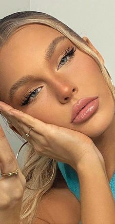 Brookelle Mckenzie, Evening Eye Makeup, Fashion Outfits Dresses, Formal Makeup, Eye Makeup Pictures, Taking Care Of Yourself, Neutral Makeup, Outfits Dresses, Eye Makeup Designs