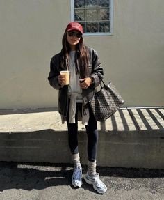 Baseball Hat Fall Outfit, Wellness Girlie, Oversized Jacket Outfit, Athleisure Outfits Winter, Casual Leather Jacket Outfit, Baseball Jacket Outfit, Stylish Mom Outfits, Workout Outfits Winter, Baseball Hat Outfit