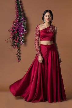 Crop Tops With Lehenga, Blouse With Belt For Lehenga, One Shoulder Blouse Designs For Lehenga, Red Crop Top Lehenga Party Wear, Blouse Design For Lehenga Crop Tops, Lengha Crop Top Blouse Designs, Lehenga With Crop Top Style, Sleeves Design For Crop Top, Off Shoulder Gown Design