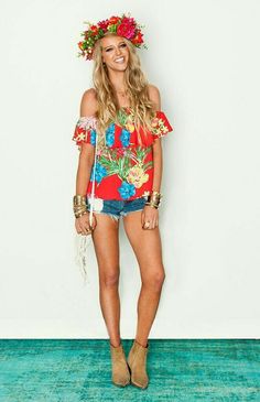 Hawian Outfits, Hawaiian Themed Outfits, Luau Dress, Aloha Wear, Weather Clothes, Fall Ball