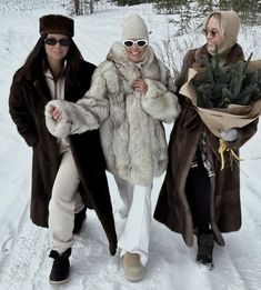 Day off style. Mens Apres Ski Outfit, Slavic Winter, Hey Harper, Apres Ski Outfits, Fur Outfit, Moodboard Inspiration, Luxury Lifestyle Fashion