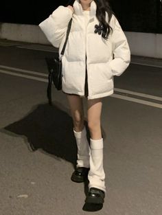 Urban Chic Aesthetic, Japanese Outfits Aesthetic, Ofits Idea, Japanese Outfits Street Style, Japanese Fashion Winter, Grunge Asian, Japan Outfit Ideas, Acubi Club, Cold Makeup