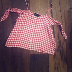 Blouse Nwt Off Shoulder Ties Red White Gingham White Summer Tops For Picnic, Trendy Plaid Tops For Picnic, Plaid Tops For Summer Day Out, Plaid Summer Tops For Day Out, Trendy Red Tops For Picnic, Casual Cotton Blouse For Picnic, Summer Plaid Tops For Day Out, Cute Fitted Tops For Picnic, Casual Plaid Blouse For Picnic