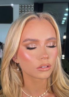 Prom Makeuo, Soft Natural Glam Makeup, Soft Glam Wedding Makeup Brides, Olives Wedding, Day Wedding Makeup, Bridal Soft Glam, Natural Soft Makeup, Natural Soft Glam Makeup, Maternity Makeup