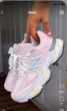 Pink Newbalance Shoes, Light Pink New Balance Shoes Outfit, Outfits With Pink New Balance Shoes, Pink Workout Shoes, New Balance Pink Shoes, Pink Nikes Outfit, Newbalance Outfits 9060, New Balancr, Pink Shoes Outfit Sneakers