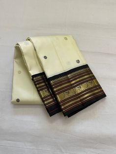 Kanchipuram pure silk handloom sarees *PURE SILK WITH SILK MARK ASSURED HOLOGRAMS* for more details connect with us on 9705125745 Fancy Sarees With Price, Latest Silk Sarees, Doll House Wallpaper, South Silk Sarees, Indian Handloom, Sarees With Price, Fashionable Saree