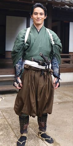 Japanese Traditional Costume, Japan Traditional Clothes Men, Traditional Samurai Clothing, Japanese Peasant Clothing, Samurai Clothes Reference, Japanese Samurai Outfit, Japan Men Outfit, Feudal Japan Clothing, Samurai Halloween Costume