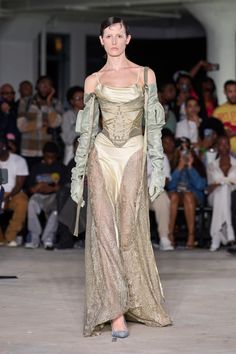 Spring Denim, Runway Shoes, Runway Makeup, Trend 2024, Ball Gown Skirt, Skirt Trends, 2024 Trends, Dress Silhouette, Wardrobe Style