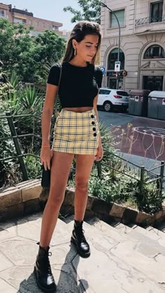 ☆P I N T E R E S T @Sarahnowakk ☆ Light Dresses, Doc Martens Outfit, Rok Mini, Fest Outfits, Rock Outfit, Stylish Summer Outfits, Trendy Summer Outfits, Popular Outfits, Plaid Skirt