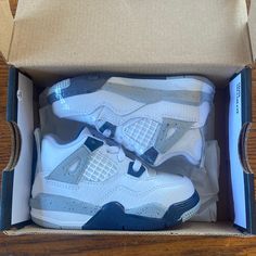 Toddler Jordan 4 Retro’s. Size- 6c White/Midnight Navy *New With Tags* *Never Worn* *Still Wrapped* Kids Jordan 4, Jordan 4 White Midnight Navy, Baby Nike Shoes, Nike Shoes Jordan, Huraches Nike, Nike Air Max White, Baby Jordans, Baby Nike, Black And White Nikes