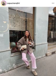 Early Autumn Outfit, How To Wear Birkenstock, Pink Fendi, Crop Top Blanco, Winter Fashion Cold, Modest Winter Outfits, Hijabi Fashion Casual, Winter Fit, Spring Trip