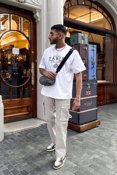 Express Men Outfits, Trendy Black Mens Fashion, Black Man Outfits Street Style Summer, Black Men Fits Streetwear, Mens All Black Streetwear, Aj1 Outfits Men, Uk Black Mens Fashion Streetwear, Black Tee Outfit Men Streetwear, Men’s Black Streetwear