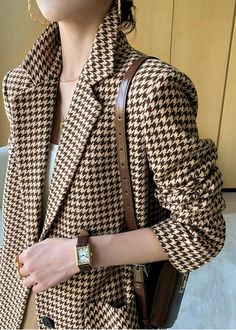 Elevate your wardrobe with our Houndstooth Wool Blend Belted Blazer! This women's blazer boasts a classic houndstooth pattern and a flattering belted waist. The wool blend fabric ensures both style and warmth, while the front two button closure adds a touch of sophistication. Upgrade your style game with this must-have piece! ●Single-breasted button closure ●Notched lapels ●Side-seam pockets ●Lined ●Wool,polyester ●Dry clean ★★Please advise your Height and Weight and bust, I will make sure you c Harley Jacket, Blazer With Belt, Estilo Kardashian, Fall Blazer, Belted Blazer, Checked Blazer, Boho Floral Dress, Boho Fall, Vintage Plaid