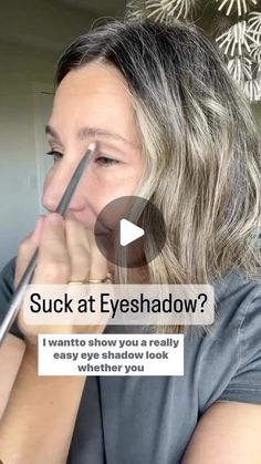 Kim Laughren on Instagram: "🙋‍♀️If you wish you were better at eyeshadow I’m here to help!  As we get older and our eyelids become a little wrinkly or discolored we can start to question how to apply eyeshadow in a way that looks nice but still works with maturing skin.  And if you’ve seen some of my other videos you know I love a little shimmer!🤩 So don’t let anyone tell you that you’re too old for that! If you like it then wear it!✨  This easy 4 color eyeshadow is something everyone can do! Whether you have small eyes, hooded eye, mature eyes… this method works for everyone!🙌   I’m using Oak, Holly , Peppa, Rome and the Eyeshadow Brush all from Seint   ✅Comment “LINKS “ below   Like, Follow and Save For Inspo  #easyeyeshadow #easyeyemakeup #lookyourbest #hoodedeyesmakeup #matureskinma Beauty Over 50, Small Eyes, Apply Eyeshadow, Simple Eyeshadow, Best Eyeshadow, Color Eyeshadow, How To Apply Eyeshadow, Simple Eye Makeup, Eyeshadow Brush