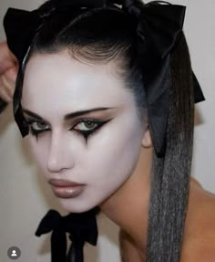 Maquillage Goth, Drag Make-up, White Goth, Alt Makeup, Fashion Reference, Style Moodboard, Avant Garde Makeup, Drag Makeup, Big Mood