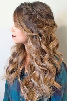 TOP 5: Los mejores peinados sueltos con ondas para esta temporada ¡Encuentra los peinado que están de moda! - Esmilna Castillo Fishtail Braid, Prom Hairstyles For Long Hair, בר מצווה, Penteado Cabelo Curto, Prom Hairstyles, Wedding Hairstyles For Long Hair, Formal Hairstyles, Blonde Ombre, Fish Tail Braid