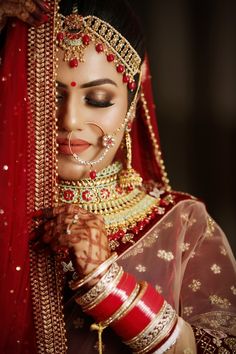 Reception Bride Poses Single, Close Up Photography Wedding Photos, Dulhan Closeup Pose, Bride Closeup Photography, Bridal Dulhan Pic, Bridal Close Up Photos, Bride Makeup Photoshoot, Bridal Shoot Poses Indian