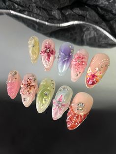 -All sets are made with GEL nail polish. You can reuse all of the nails multiple times if you take care of them.  -I only work with high-quality luxury press on nails -Every nail in my shop is handmade, hand painted with love & care. 💞 🌵𝐒𝐢𝐳𝐞🌵 -My nail shop has different measurement methods.  *Will not measure according to the curvature of the nail. -Please follow the instruction photo for size measurement. 🌵𝐄𝐚𝐜𝐡 𝐍𝐚𝐢𝐥 𝐬𝐞𝐭 𝐢𝐧𝐜𝐥𝐮𝐝𝐞𝐬🌵 -10 nails of your size -24 adhesive s Flower Graffiti, Y2k 3d, Graffiti Nails, Nails Hand Painted, Nails Gel Nails, Custom Press On Nails, Floral Nail, Nail Remover, Summery Nails