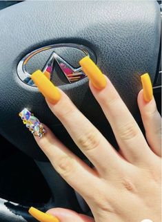 Pin en DulceP Yellow Toe Nails, Shiny Nails Designs, Yellow Nail, Matte Nails Design, Summer Acrylic Nails, Yellow Nails, Coffin Nails Designs, Dope Nails