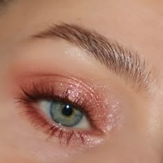 Pink Wedding Makeup Looks, Rosegold Eyemakeup, Subtle Pink Eyeshadow, Simple Pink Makeup Looks, Pink And Gold Makeup, Pink Makeup Ideas, Makeup Layout, Pink Mascara, Pink Eyeshadow Look