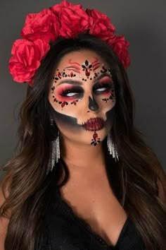 Halloween Catrina Makeup Look Check more at https://mangadexx.com/halloween-catrina-makeup-look/ Dia Los Muertos Makeup, Best Halloween Makeup, Beautiful Halloween Makeup, Catrina Makeup, Creepy Halloween Makeup, Halloween Makeup Diy, Halloween Beauty