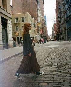 Green Outfit Winter, Sydney Outfits, Skirt And Cardigan Outfit, Long Skirt Outfits Aesthetic, Brown Skirt Outfit, Skirt And Cardigan, Brown Maxi Skirt, Long Brown Skirt, Long Green Skirt