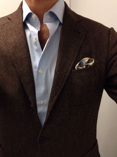 Open shirt + Blazer + Pocket Square // Classic Chic Blazer Cafe, Coffee Stain, Brown Suit, Sharp Dressed Man, Well Dressed Men, Gentleman Style, Blue Wool, Men Looks, Suit And Tie