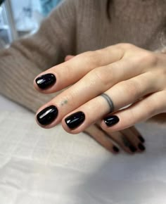 Short Oval Nails, Black Gel Nails, Beauty Hacks Nails, Grunge Nails, Dope Makeup, Nails Only, Nails And Hair