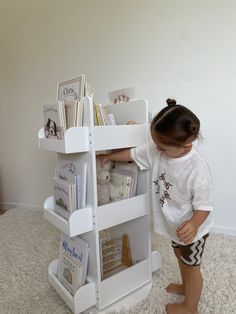 Who else has books everywhere and not sure where to store them? The rotating bookshelf is the perfect book organiser 📚  The perfect height for your little one's to reach up, grab & put away, just like little Vienna 😍 👏 ⁠
⁠
📸 @thesweetapplelife⁠ Rotating Bookshelf, Vienna, Bookshelves, Kids Toys