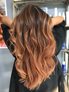 Medium Golden Copper Balayage, Light Brown Hair With Copper And Blonde Highlights, Cooper Bayalage, Strawberry Blonde Balayage Dark Roots, Elegant Hair Color, Balayage Long Hair, Honey Highlights