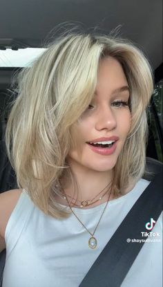 Medium Haircuts, Hairstyles 2024, Shoulder Length Hair Cuts, Haircuts For Medium Hair, Short Hair Haircuts, Short Blonde Hair