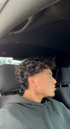 Haircuts Wavy Hair, Mens Haircuts Thick Hair, Mens Haircuts Wavy Hair, Haircuts Wavy, Taper Fade Short Hair, Taper Fade Curly Hair, Fade Haircut Curly Hair, Men's Curly Hairstyles, Male Haircuts Curly