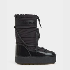 a pair of black snow boots with the word rudsa written on the side