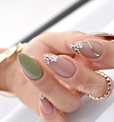 Olive Green And Pink Nails, Olive Green Almond Nails, Ongles Beiges, Olive Nails, Emerald Nails, Nails Arts, Spring Nail Art, Almond Shaped, Pink Spring