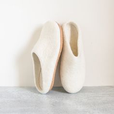 Experience Unparalleled Comfort with Our Handcrafted Wool SlippersWrap your feet in the warmth and luxury of our meticulously crafted wool slippers, designed with your comfort and sustainability in mind. Made from 100% organic merino wool, these slippers offer a cozy embrace for tired feet, making them perfect for relaxing at home.Why Our Wool Slippers Stand Out:Sustainable Luxury: Sourced from ethically-raised merino sheep, our wool is not only soft and warm but also eco-friendly. Embrace susta Elegant Slippers, Merino Sheep, Ear Style, Wool Slippers, Felted Slippers, Slipper Shoes, Practical Gifts, Crochet Toys, Chunky Knit